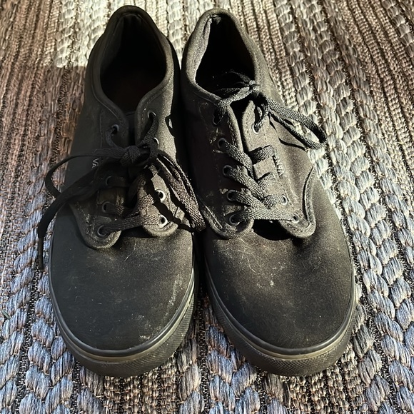 Vans - Picture 2 of 4